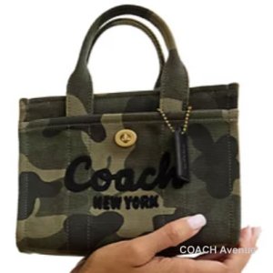 画像1: 迷彩柄 コーチ COACH CZ103 カーゴ トート バッグ 20 カモ プリント ショルダー クロスボディ 斜めがけ 正規店商品 送料無料