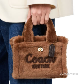 モコモコが可愛い コーチ COACH CZ101 カーゴ トート バッグ 20 シアリング テディ ブラウン 茶色 ショルダー クロスボディ 斜めがけ  正規店商品 送料無料